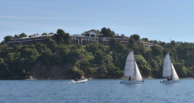Ιστιοπλοϊκά στα πανέμορφα νερά της Σκιάθους στις μαγευτικές Κουκουναριές