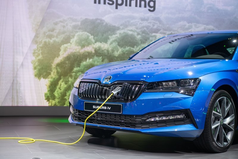 Το Superb iV, διαθέτει ένα βενζινοκινητήρα 1.4 TSI και έναν ηλεκτροκινητήρα, που συνδυαστικά αποδίδουν ισχύ 218 ίππων.