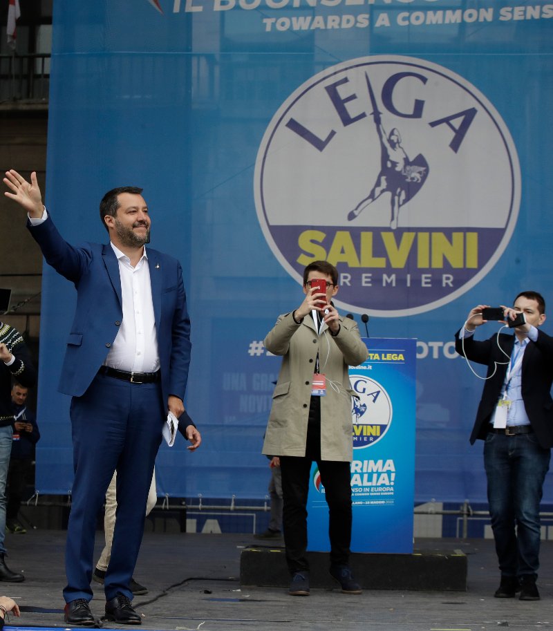 Ο Ματέο Σαλβίνι σε προεκλογική του συγκέντρωση.