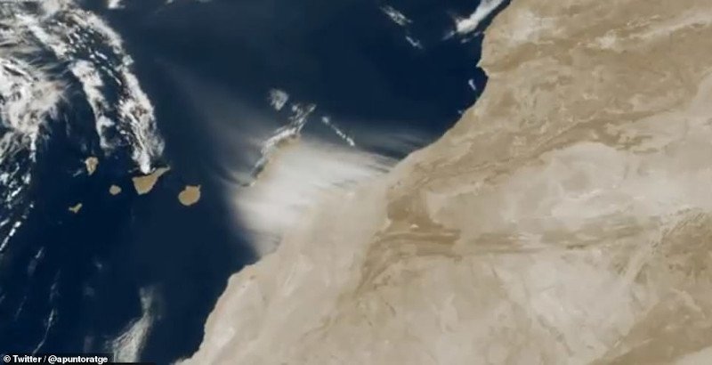 Στη δορυφορική φωτογραφία διακρίνεται η αμμοθύελλα από τη Σαχάρα να σαρώνει τα Κανάρια Νησιά.