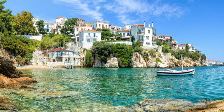 Σκιάθος παραλία σπίτια βάρκα
