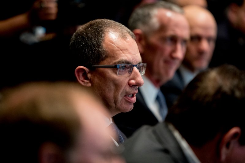 Ο γαλλικής καταγωγής CEO της Moderna, Στεφάν Μπανσέλ στη συνεδρίαση των αφεντικών των φαρμακοβιομηχανιών με τον Ντόναλντ Τραμπ στον Λευκό Οίκο τον περασμένο Μάρτιο
