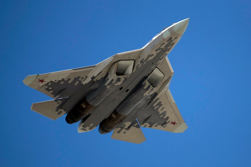 Ρωσικό μαχητικό πέμπτης γενιάς Su-57 εν πτήσει.