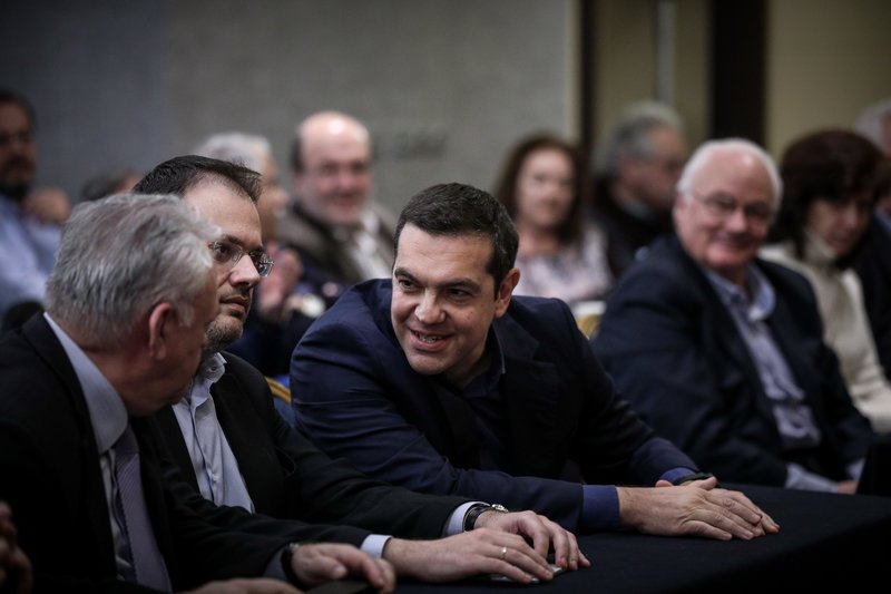 Ο Θανάσης Θεοχαρόπουλος κάθισε δίπλα στον Αλέξη Τσίπρα