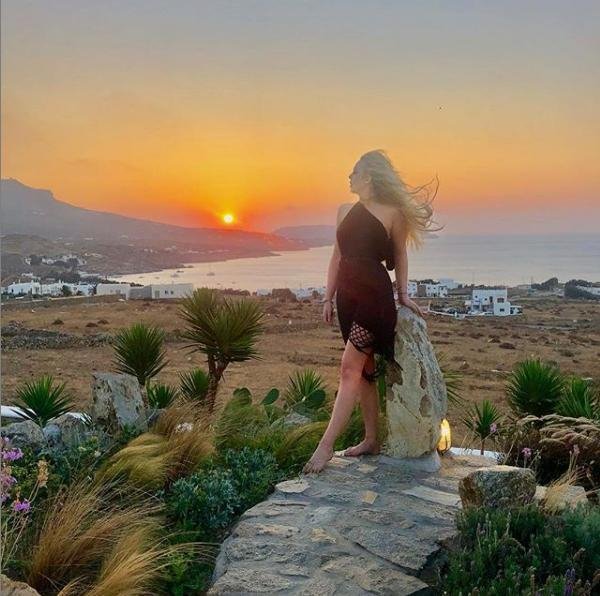 Στιγμιότυπο από τις περσινές διακοπές της Τίφανι Τραμπ στην Μύκονο