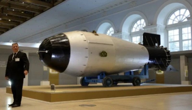 Αντίγραφο της Tsar Bomba σε έκθεση στη Μόσχα