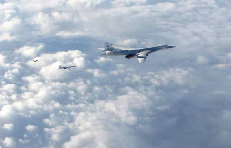 Αεροσκάφος της RAF φωτογράφισε ρωσικό στρατηγικό βομβαρδιστικό Τu-160 ενώ πετούσε κοντά στη Σκωτία τον Ιανουάριο του 2018.