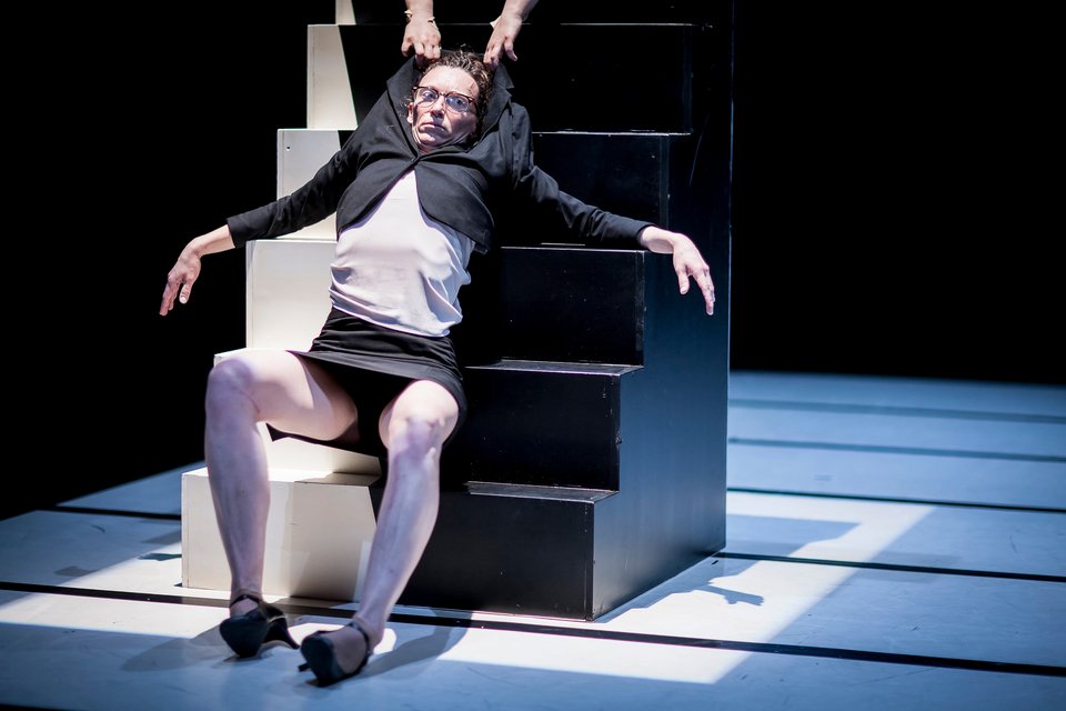 ﻿SAME SAME  από τη θεατρική σκηνοθέτιδα Petra Tejnorová και την κορυφαία χορεύτρια Tereza Ondrová 