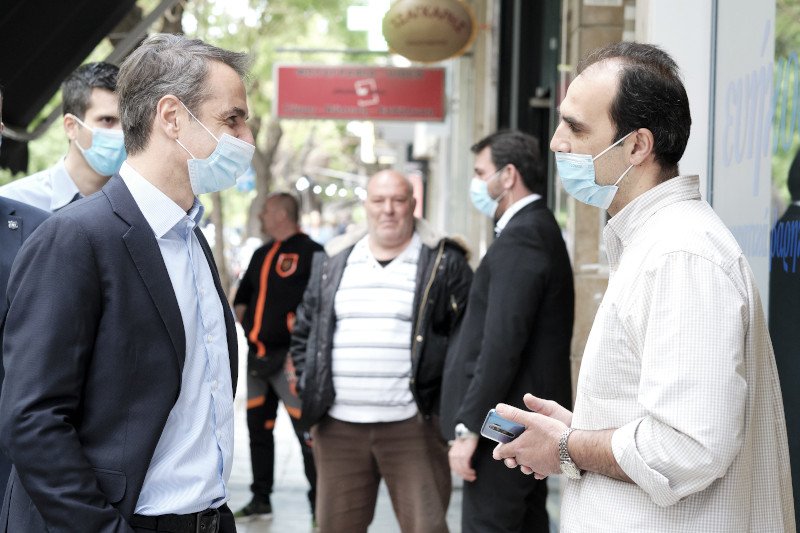 Συνομιλία του πρωθυπουργού με πολίτες στο Παγκράτι