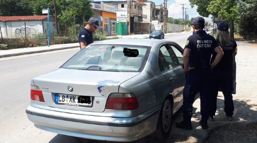 Παράνομα ένα στα 4 αυτοκίνητα με ξένες πινακίδες βρήκε η ΑΑΔΕ