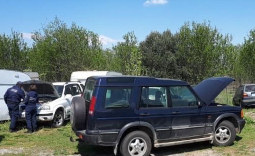 Παράνομα ένα στα 4 αυτοκίνητα με ξένες πινακίδες βρήκε η ΑΑΔΕ