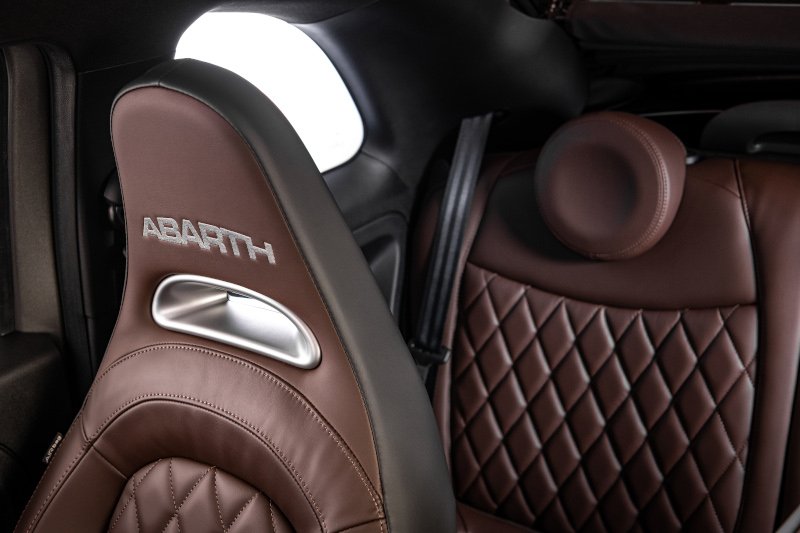 Στην ελληνική αγορά η αναβαθμισμένη γκάμα Abarth 595