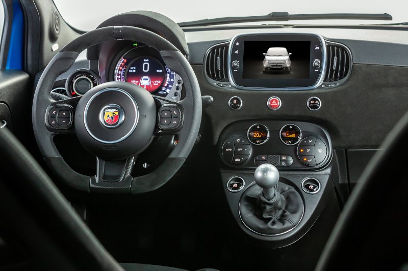 Στην ελληνική αγορά η αναβαθμισμένη γκάμα Abarth 595