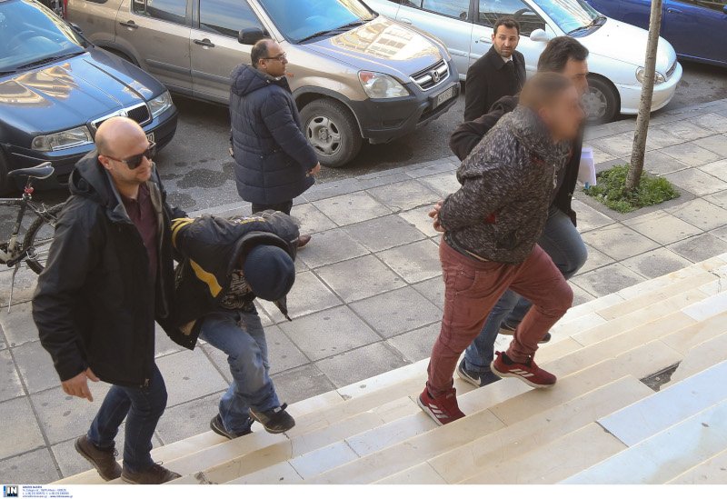 Στον εισαγγελέα τα τρία αδέρφια για τη δολοφονία του ιδιοκτήτη -Φωτογραφία: INTIMENEWS/ΜΩΥΣΙΑΔΗΣ ΓΙΑΝΝΗΣ