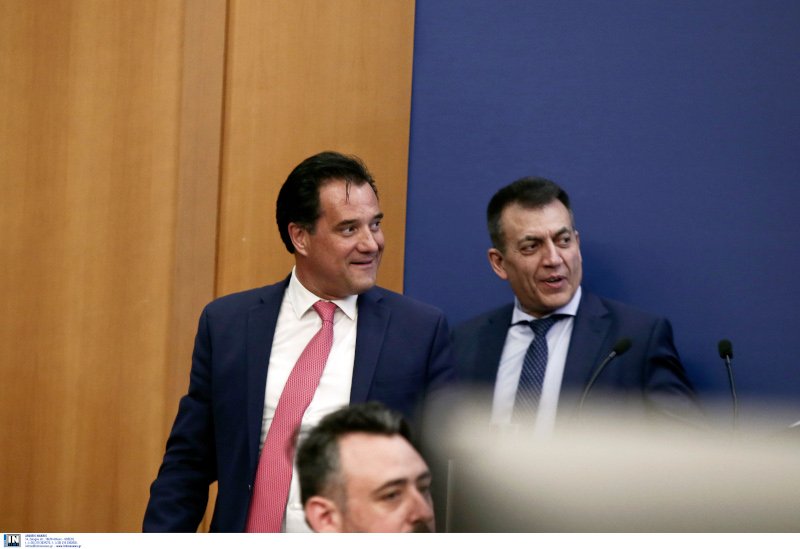 O Αδωνις Γεωργιάδης και ο Γιάννης Βρούτσης/ Φωτογραφία INTIME NEWS