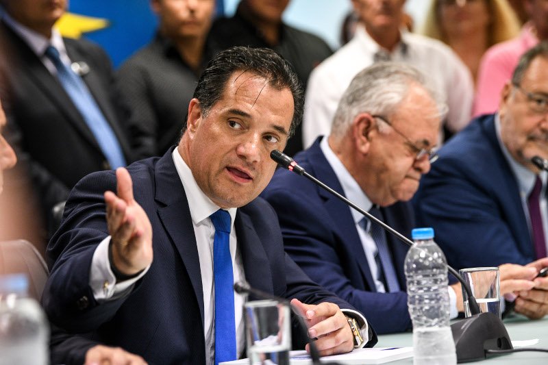 Ο Αδωνις Γεωργιάδης παραλαμβάνοντας το υπ. Οικονομίας από τον Γ. Δραγασάκη