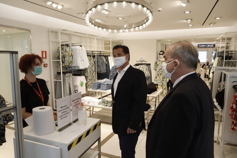 Αδωνις Γεωργιάδης και Νίκος Παπαθανάσης σε κατάστημα στην Ερμού
