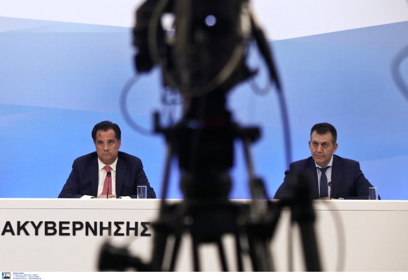 O Αδωνις Γεωργιάδης και ο Γιάννης Βρούτσης/ Φωτογραφία INTIME NEWS