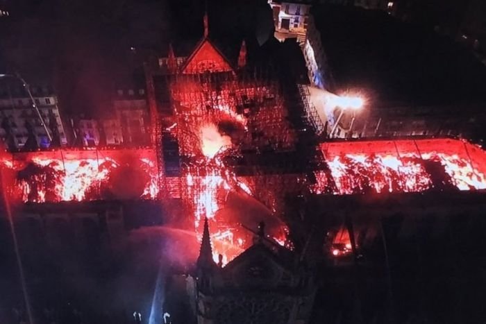 Φωτογραφία από αέρος αποκαλύπτει την έκταση της καταστροφής στην Παναγία των Παρισίων.