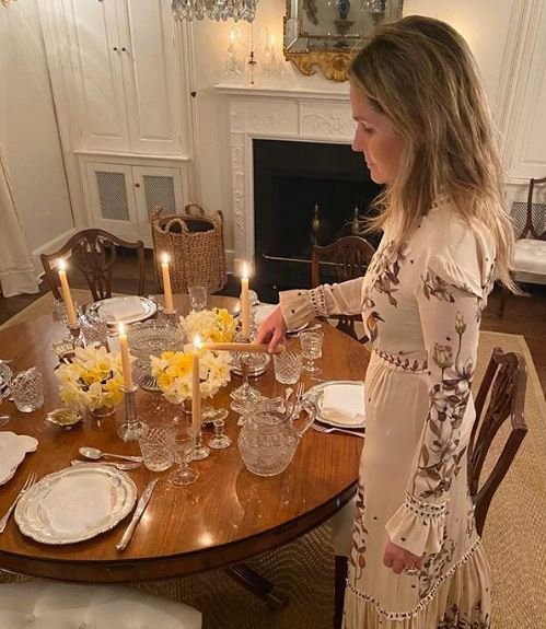 Η Aerin Lauder έγραψε πως απολαμβάνει τα οικογενειακά γεύματα τώρα που η οικογένεια είναι σε απομόνωση