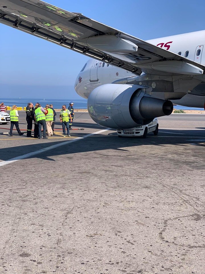 Σύγκρουση αυτοκινήτου με κινητήρα αεροπλάνου