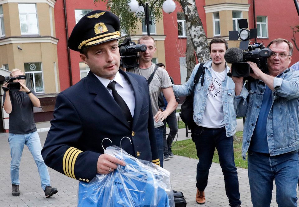 Ο ήρωας για τα ρωσικά ΜΜΕ, ο 41 ετών πιλότος δηλώνει πως έπραξε αυτό που χρειαζόταν