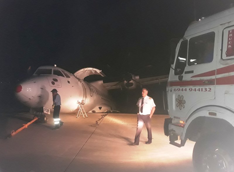 Εργασίες για τον απεγκλωβισμό του αεροπλάνου