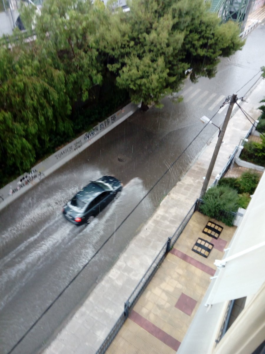 Πλημμύρισαν οι δρόμοι στον δήμο Αγίων Αναργύρων - Καματερού με το ξαφνικό χαλάζι