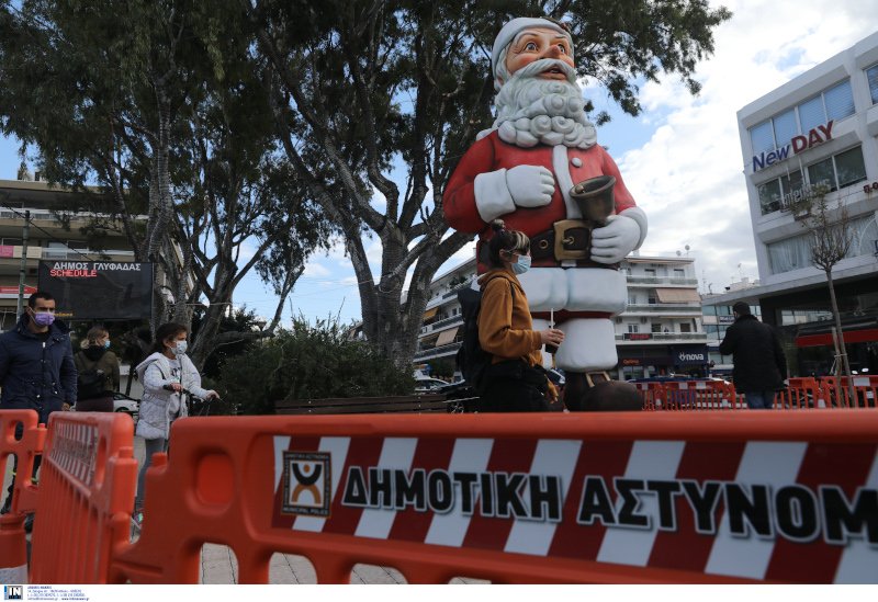 Ο επιβλητικός Αγιος Βασίλης στη Γλυφάδα
