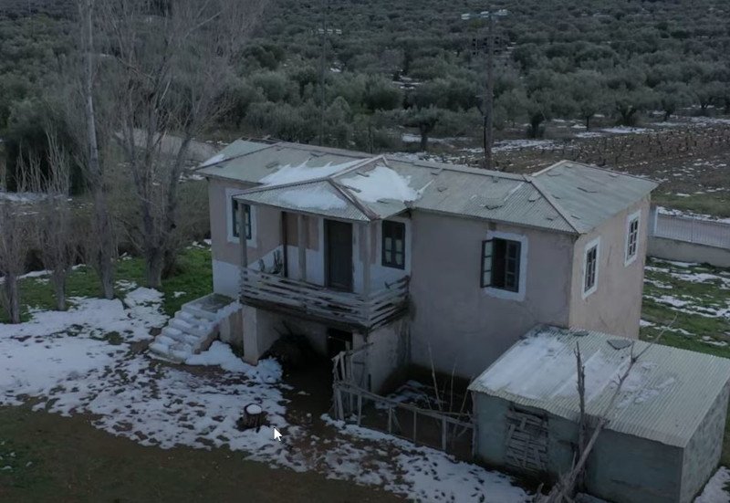 Στα λευκά το σπίτι της οικογένειας Σταμίρη