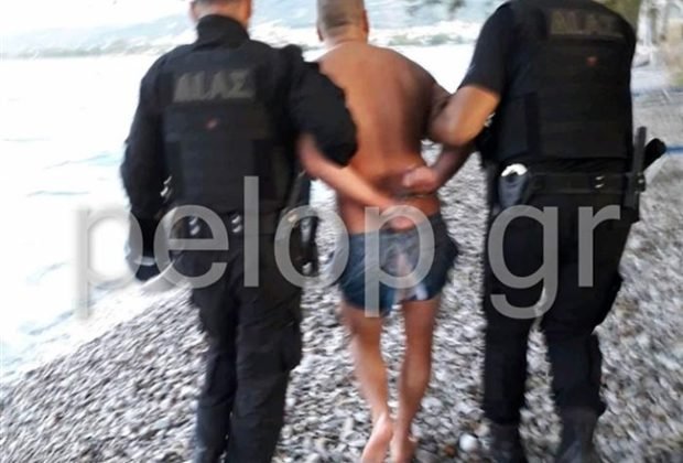 Η φωτογραφία από τη στιγμή της σύλληψης του 28χρονου που παρέσυρε και σκότωσε μια 67χρονο και τον ενός έτους εγγόνα της