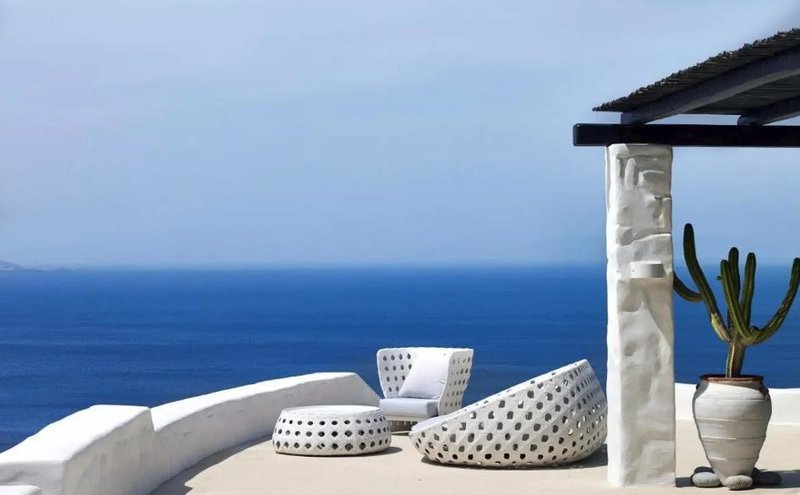 Μια άλλη εικόνα από τον κήπο του πιο ακριβού Airbnb της Ελλάδας