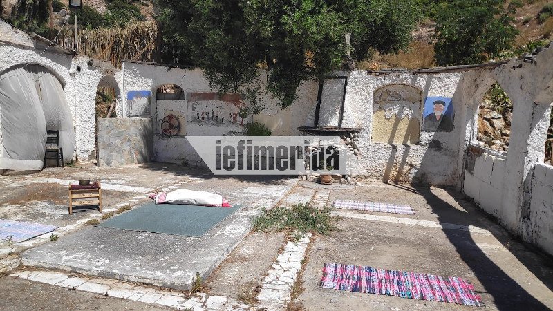 Η αυλή της ταβέρνας που έγινε Airbnb