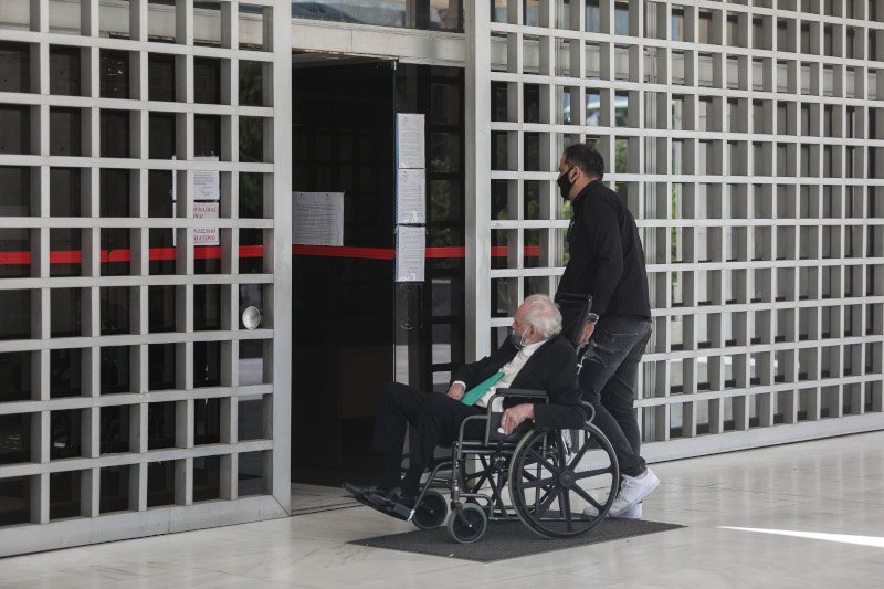 Στο κτήριο του Αρείου Πάγου ο Άκης Τσοχατζόπουλος παρέμεινε περίπου μισή ώρα