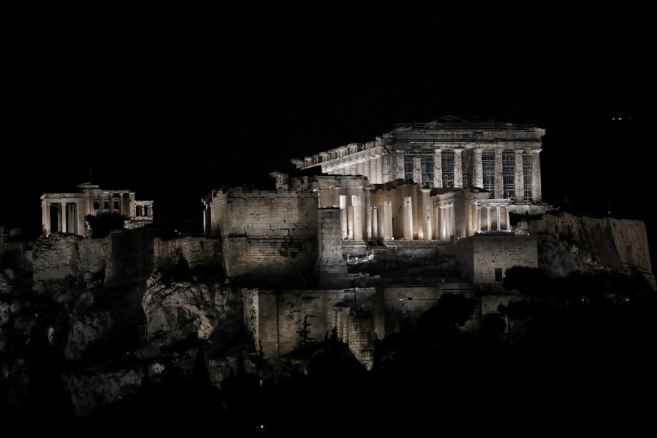 Ο νέος φωτισμός της Ακρόπολης δια χειρός Ελευθερίας Ντεκώ