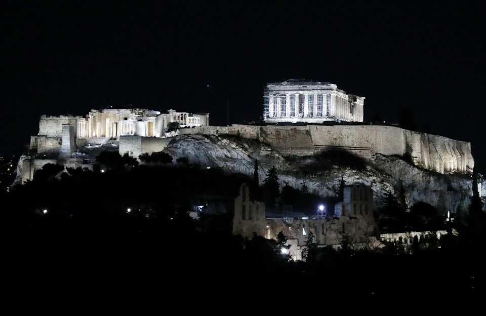 Ο νέος φωτισμός της Ακρόπολης δια χειρός Ελευθερίας Ντεκώ