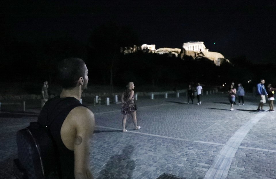 Ο νέος φωτισμός της Ακρόπολης δια χειρός Ελευθερίας Ντεκώ
