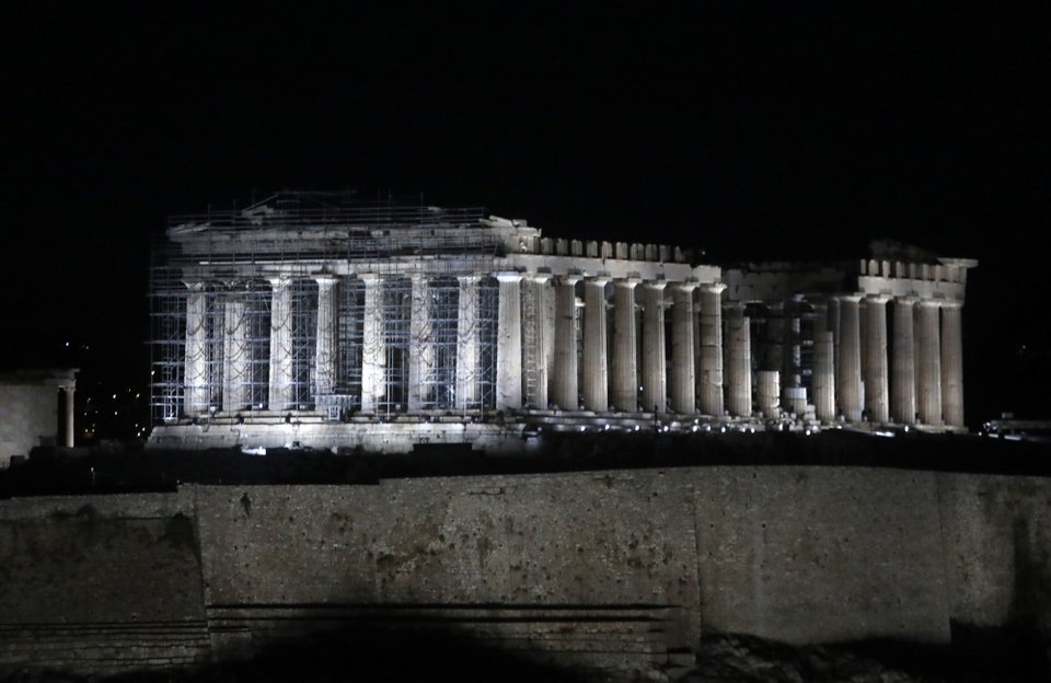Ο νέος φωτισμός της Ακρόπολης δια χειρός Ελευθερίας Ντεκώ