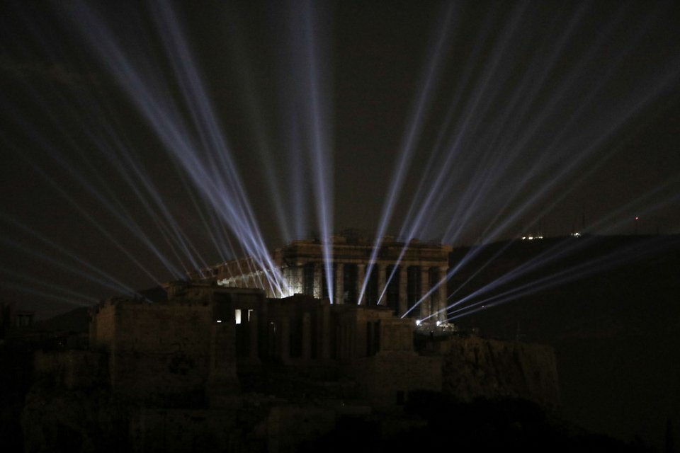 Ο νέος φωτισμός της Ακρόπολης δια χειρός Ελευθερίας Ντεκώ