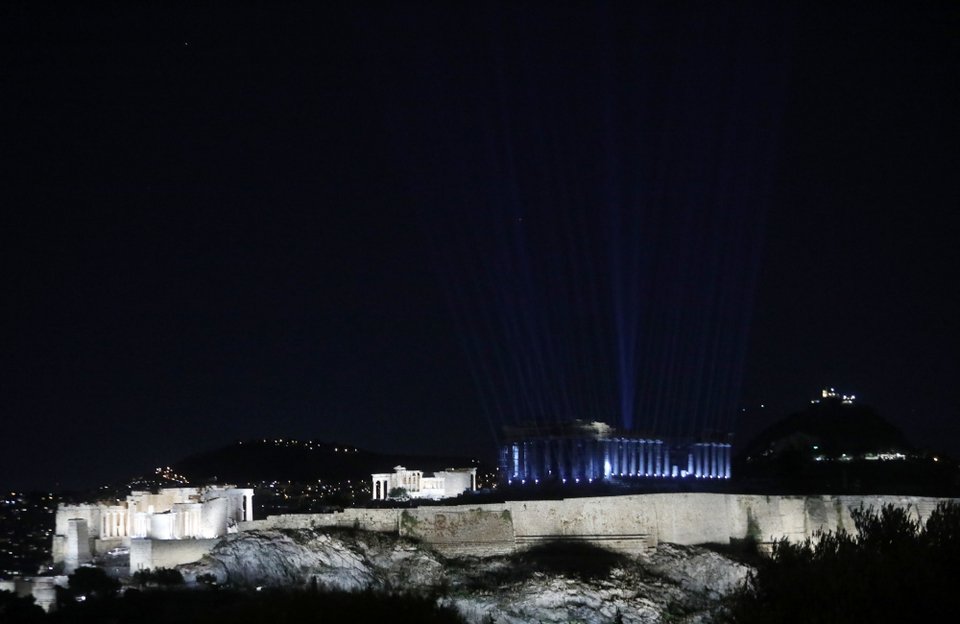 Ο νέος φωτισμός της Ακρόπολης δια χειρός Ελευθερίας Ντεκώ