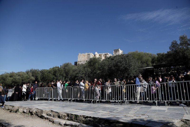 Η ελεύθερη είσοδος στους αρχαιολογικούς χώρους συνοδεύτηκε και από καλοκαιρία