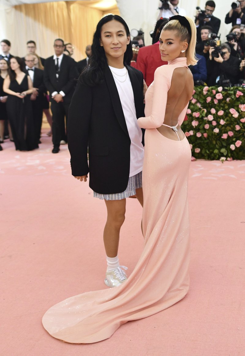 Ο Alexander Wang με την Χέιλι Μπίμπερ