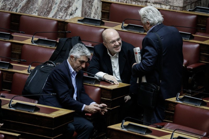 Ο Τρύφων Αλεξιάδης με Γ. Τσίπρα και Θ. Παπαχριστόπουλο Φωτογραφία: EUROKINISSI/ΓΙΩΡΓΟΣ ΚΟΝΤΑΡΙΝΗΣ