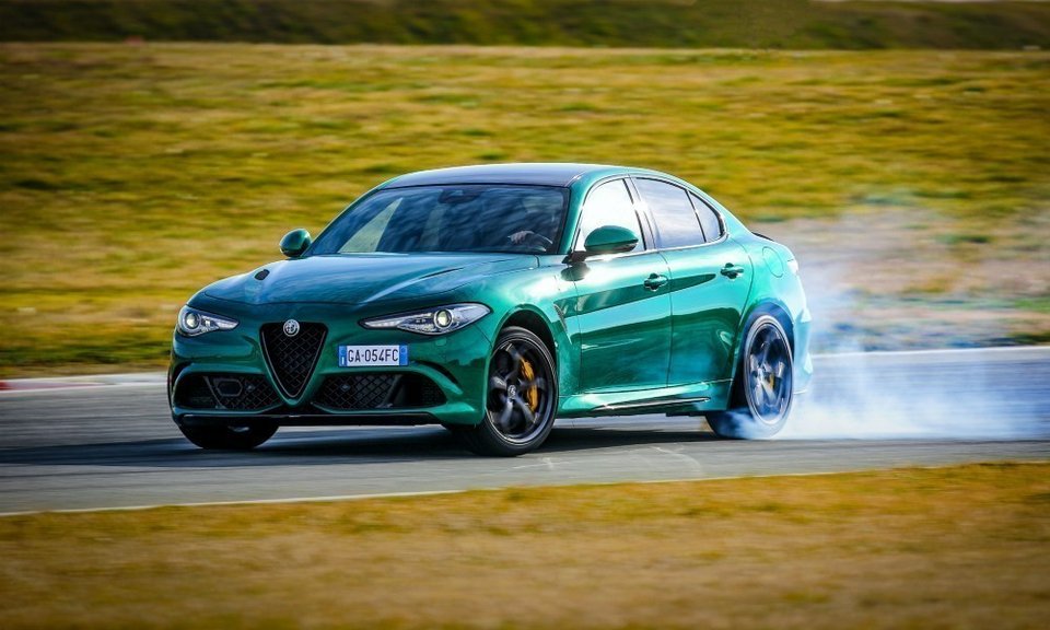 Διαθέσιμες οι νέες Alfa Romeo Giulia Quadrifoglio & Stelvio Quadrifoglio