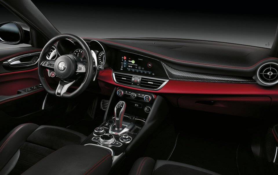 Διαθέσιμες οι νέες Alfa Romeo Giulia Quadrifoglio & Stelvio Quadrifoglio