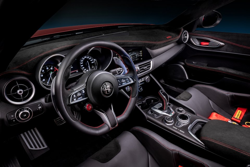 Alfa Romeo Giulia GTA: Αποκτά νέους, «ιστορικούς» χρωματισμούς -Εντυπωσιακές εικόνες