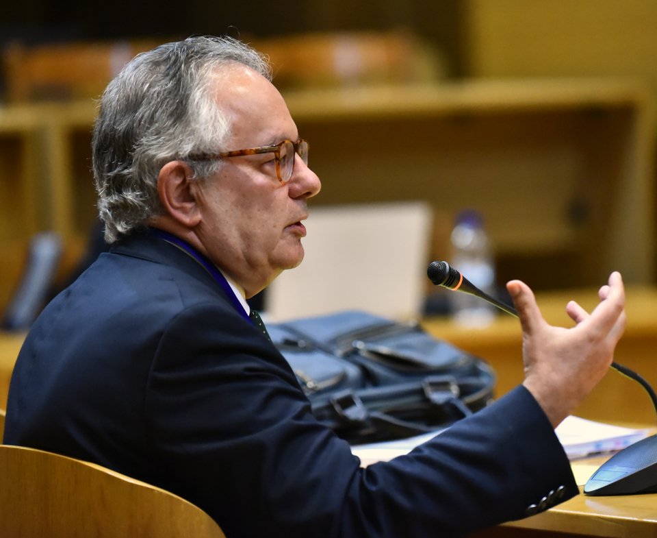 «Σε ένα πάρτι φοβερό, στη θάλασσα, με μουσική ‘70s!» επιθυμεί να πάει ο Νίκος Αλιβιζάτος όταν αφήσουμε πίσω μας την πανδημία / Εurokinissi Τατιάνα Μπόλαρη