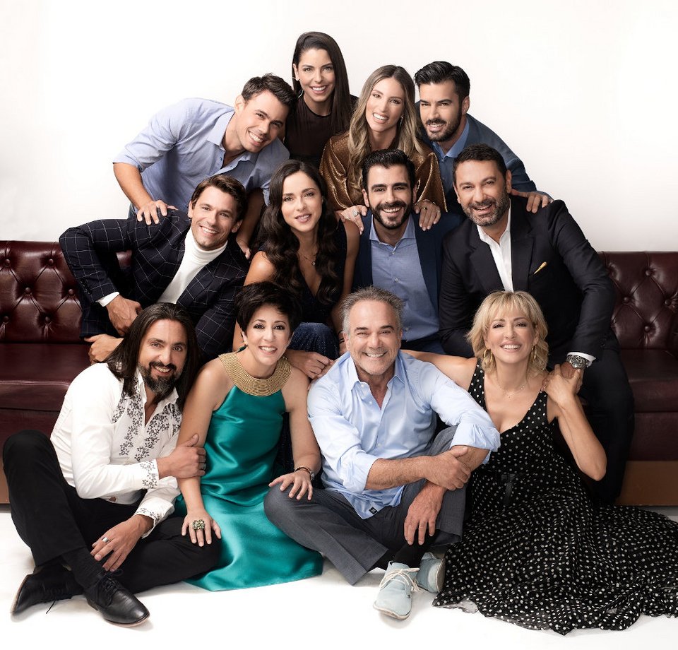 Το πολυπληθές καστ της καθημερινής κωμικής σειράς του Alpha, «Έλα στη θέση μου»