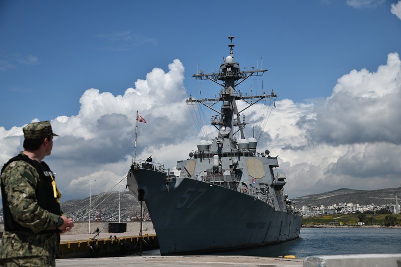 Εντυπωσιακό το USS Mitscher ακόμα και όταν είναι δεμένο στο λιμάνι.