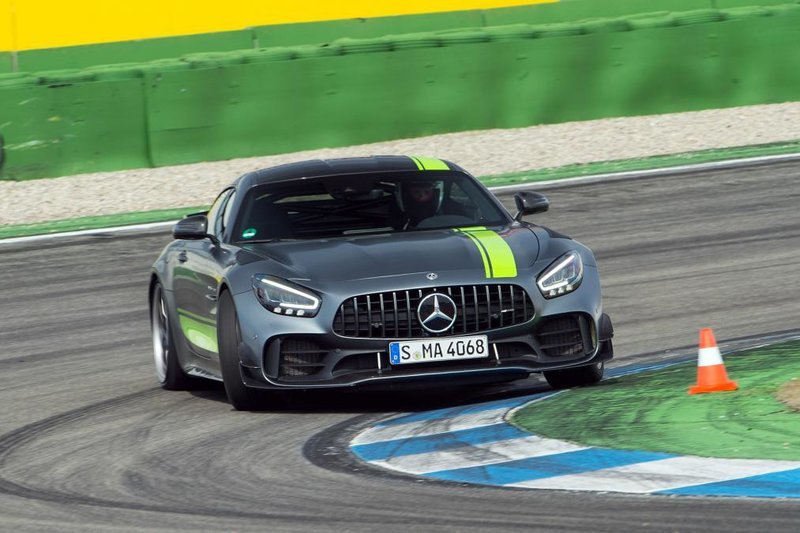 Η Mercedes-AMG GT R Pro δεν έχει αντίπαλο